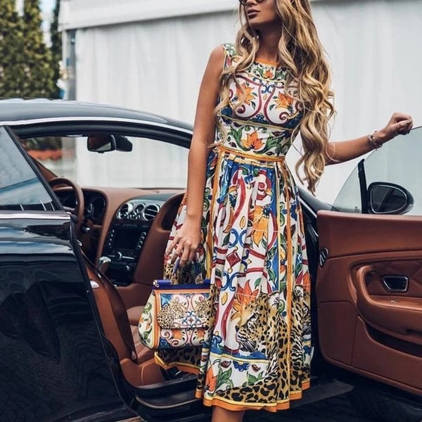 Vintage Charm: Sleeveless Midi Retro Print Dress