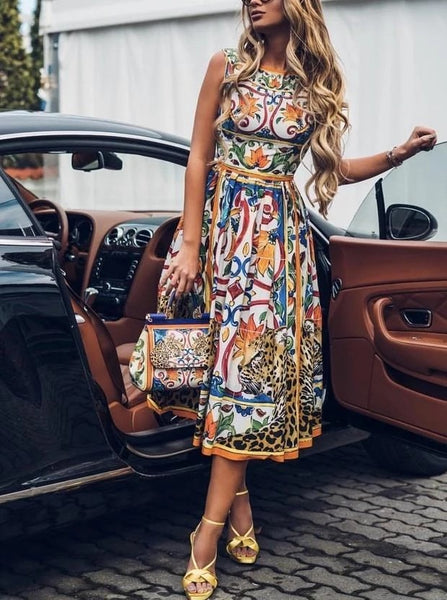 Vintage Charm: Sleeveless Midi Retro Print Dress