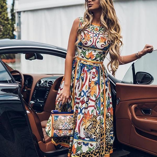 Vintage Charm: Sleeveless Midi Retro Print Dress